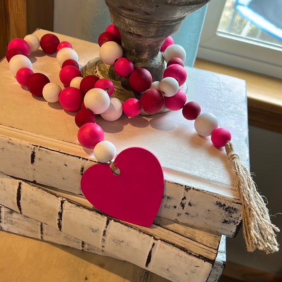 Tier Tray Decor Valentine 💘 Wood Painted Beads - Picture 3 of 9